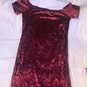 Off the shoulder Holliday velvet dress ❤️